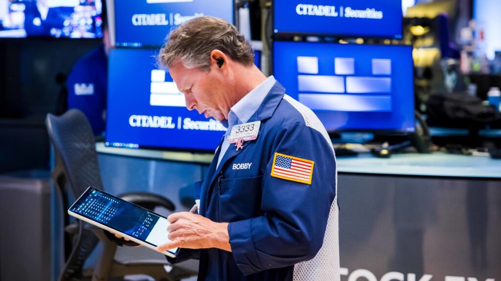 Treasuries decline as investors turn to bearish speech