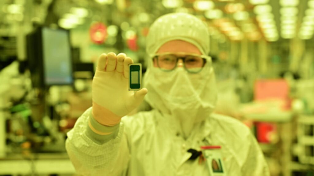 Intel shares remain up 10% after analysts predict big deal with Apple