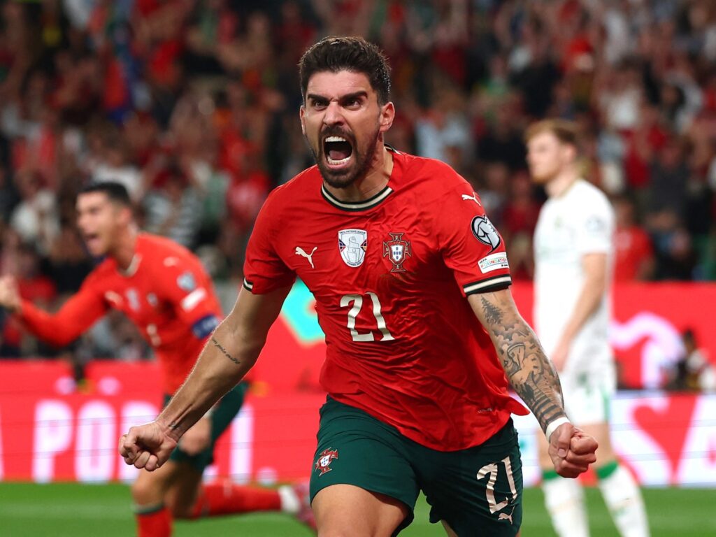 Portugal beat Ireland in stoppage time in World Cup qualifier | Soccer News
