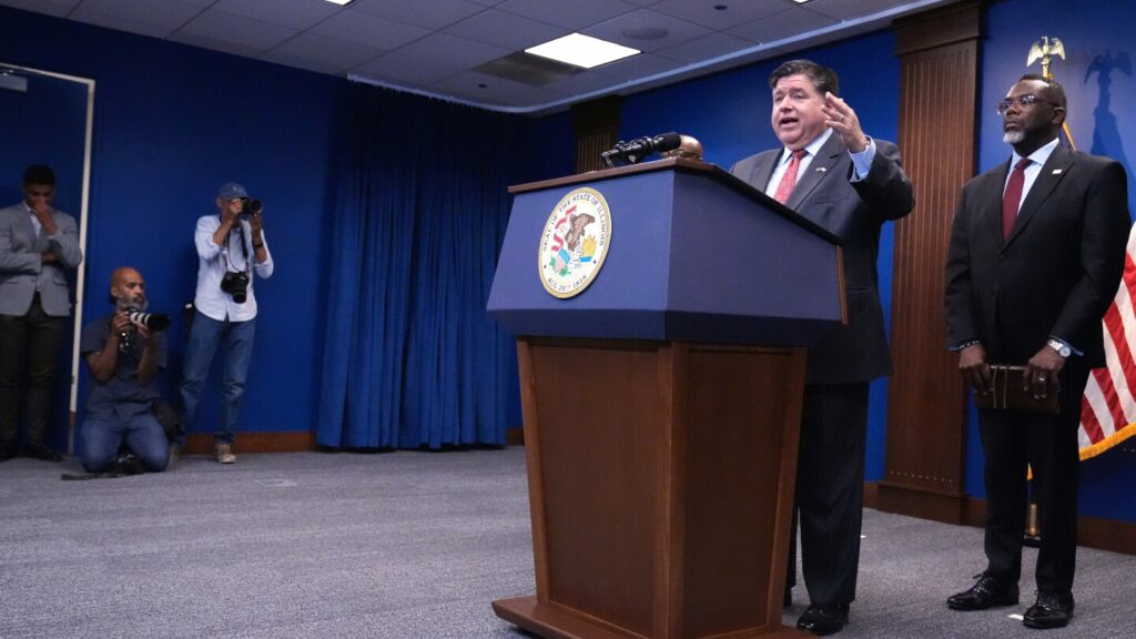 President Trump says Illinois governor and Chicago mayor should be jailed