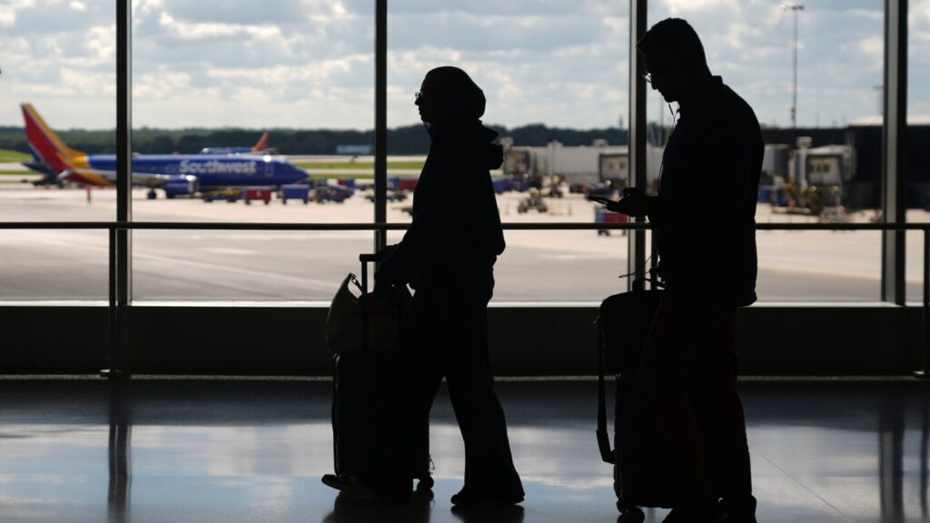 U.S. government shutdown puts strain on aviation systems