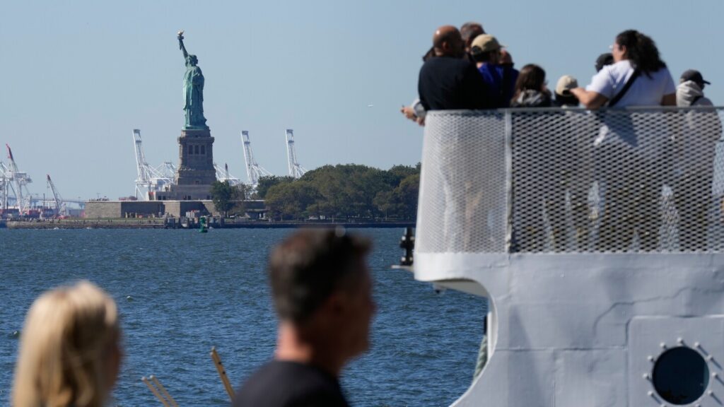 Parks are “general” open during government closures, but doors are closed at Liberty Bell