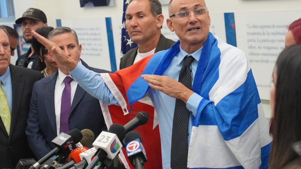 Cuban dissident Jose Daniel Ferrer defectes to the US