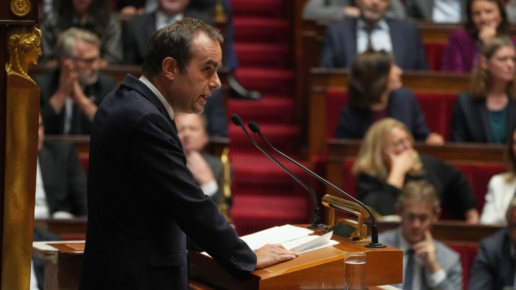 French Prime Minister proposes temporary suspension of retirement law