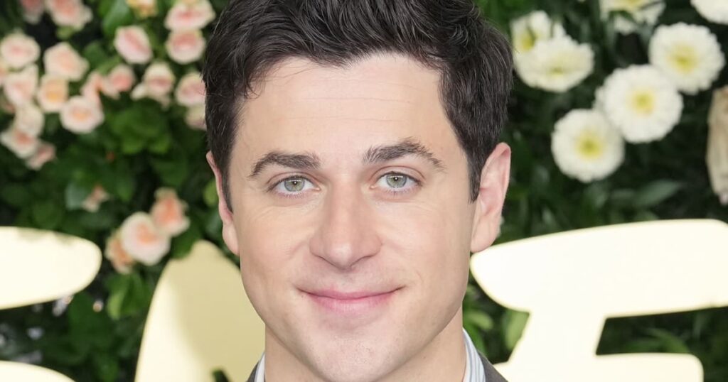 Wizards of Waverly Place’s David Henry attends Thanksgiving with his kids