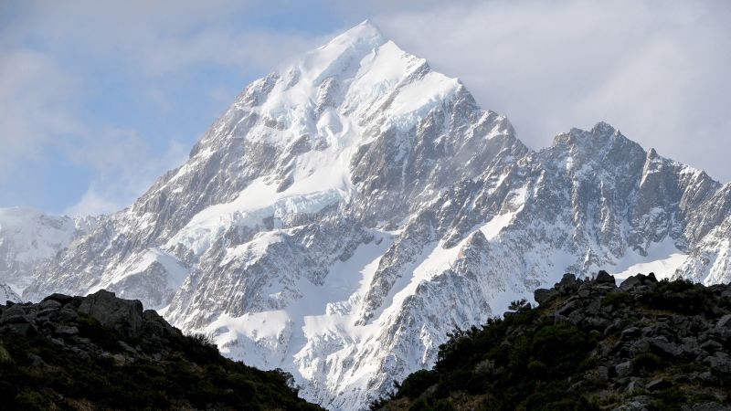 Two climbers die on New Zealand’s highest peak, two more rescued