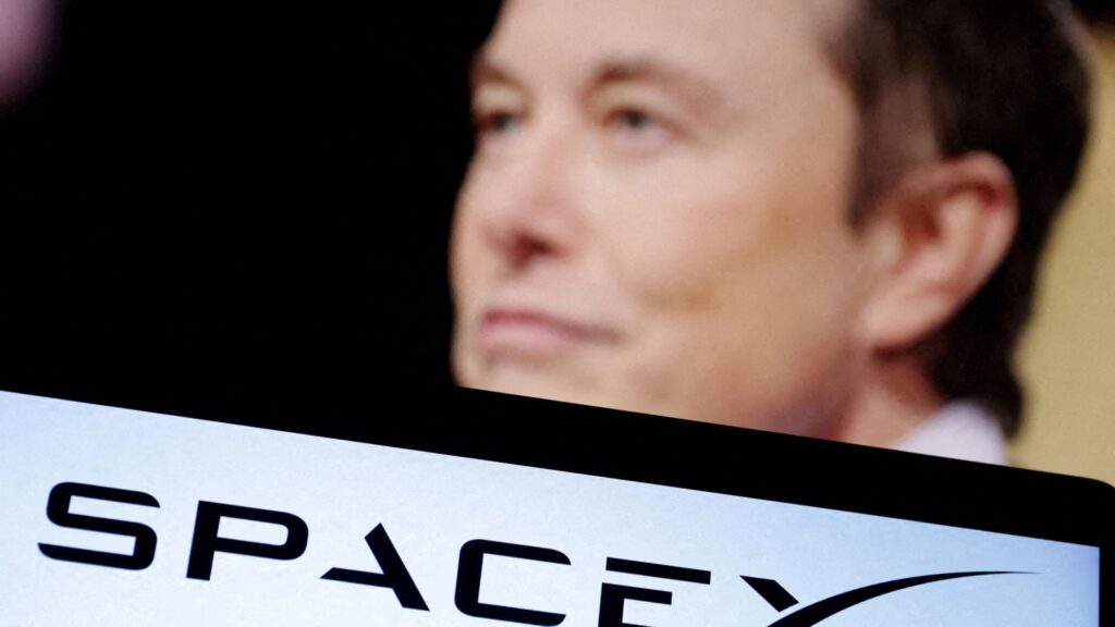 SpaceX aims for a valuation of $800 billion through secondary stock sales, WSJ reported