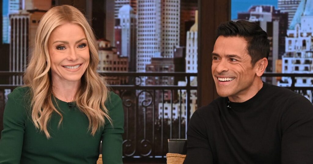 Kelly Ripa and Mark Consuelos spent Thanksgiving at a hotel
