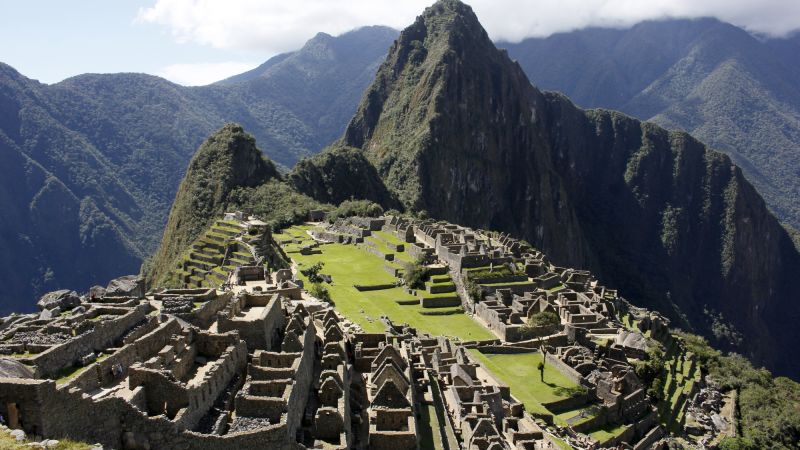 Train carrying tourists to Machu Picchu in Peru crashes, killing one and injuring dozens