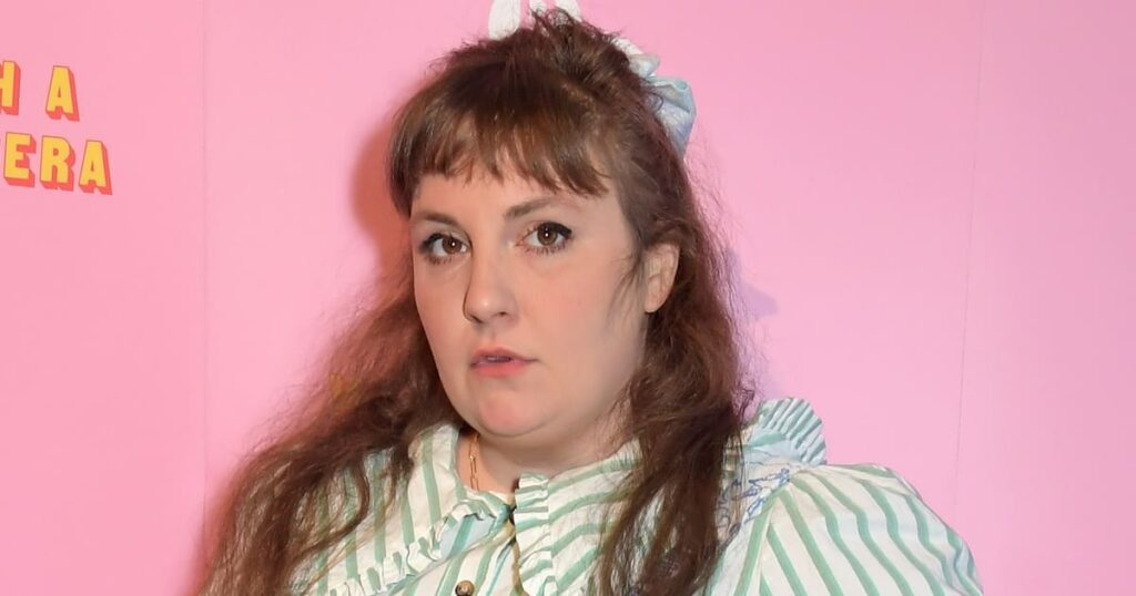 Taylor Swift’s friend Lena Dunham talks about Travis Kelce at Chiefs game