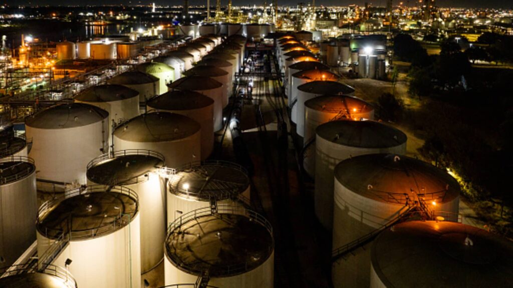 These are the two best energy stocks included in our best stocks list