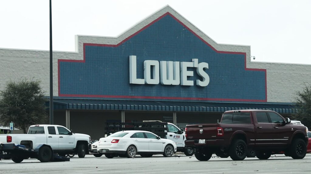 4 lessons for climbing the career ladder from Lowe’s CEO