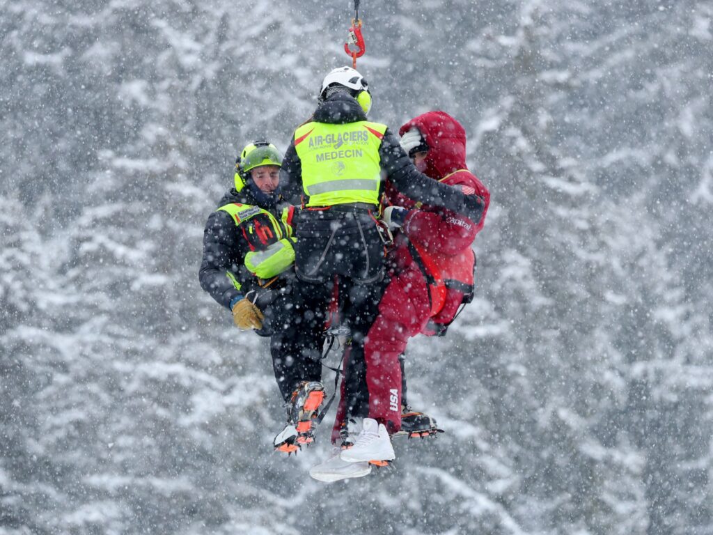 Vonn airlifted to hospital after collision in final pre-Olympic race | Winter Olympics News