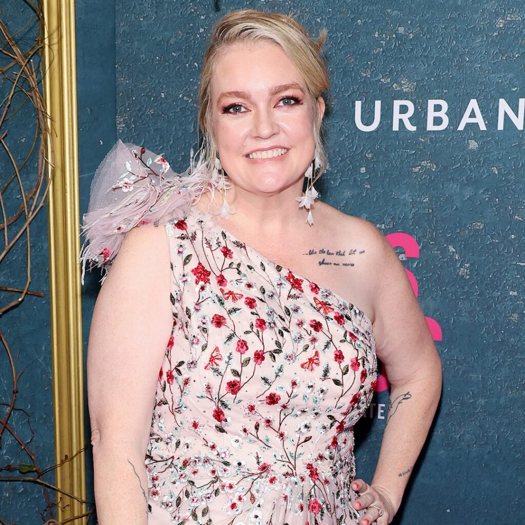 Latest updates on Colleen Hoover’s health status amid cancer