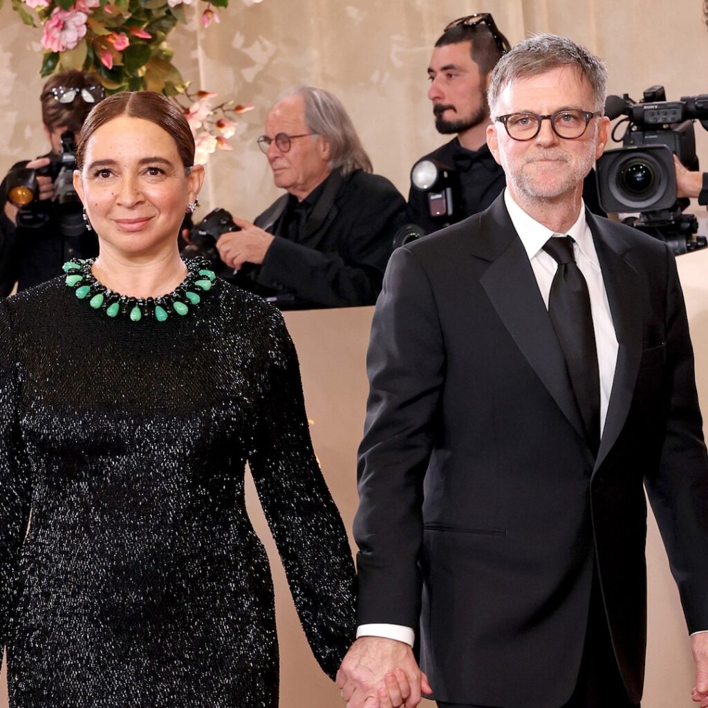 Paul Thomas Anderson kisses May Rudolph after victory