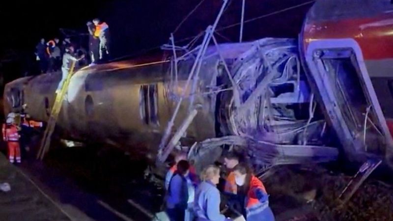 Two trains derail in southern Spain, killing at least 5 people and injuring more than 20