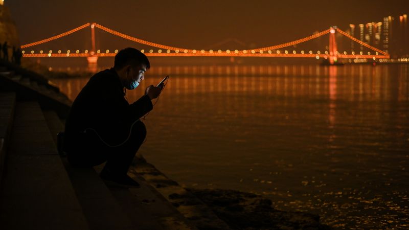 China’s viral app takes advantage of national loneliness by asking “Are you dead?”