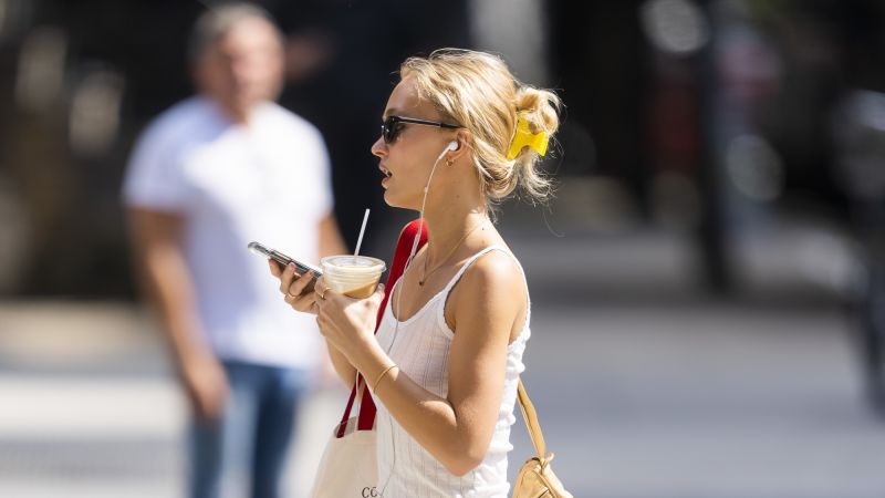 Why wired headphones are becoming popular again