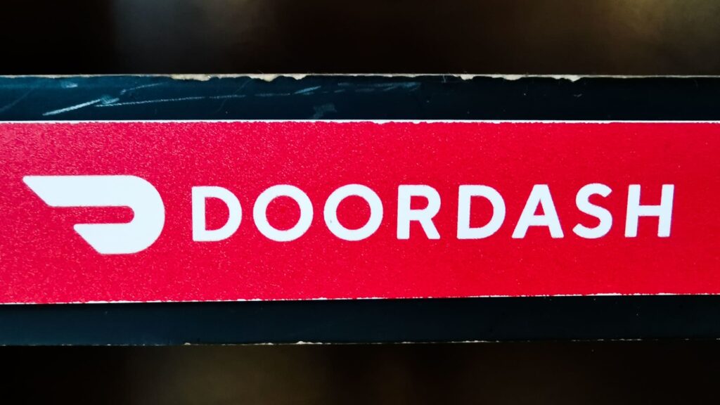 Why analysts consider DoorDash a “core holding” for Internet investors
