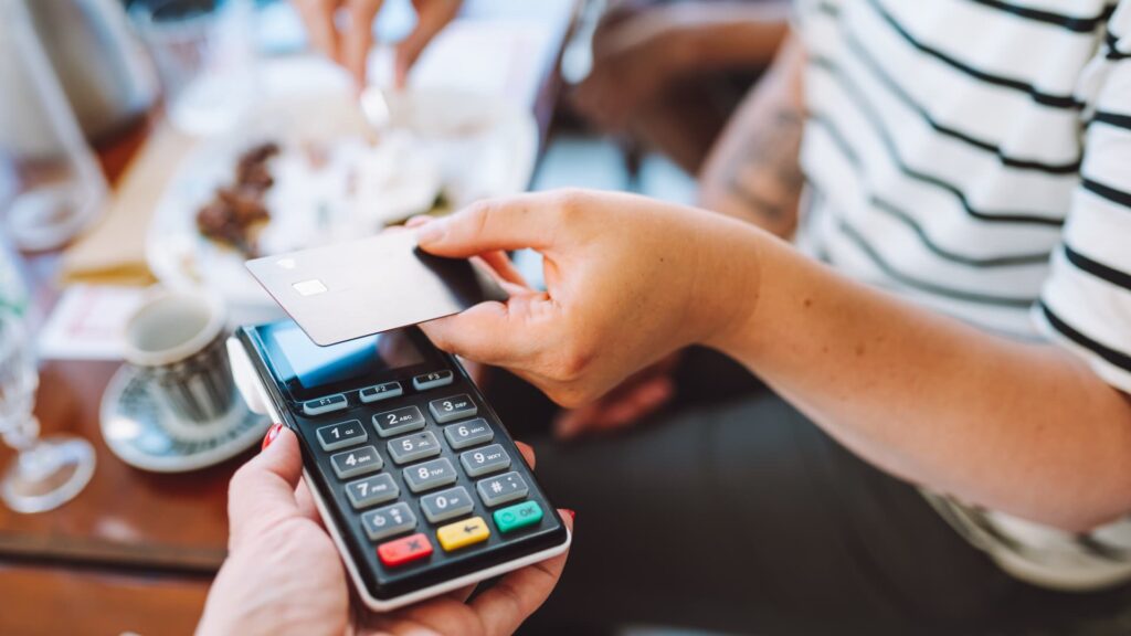 How to maximize your credit score during a credit card transfer