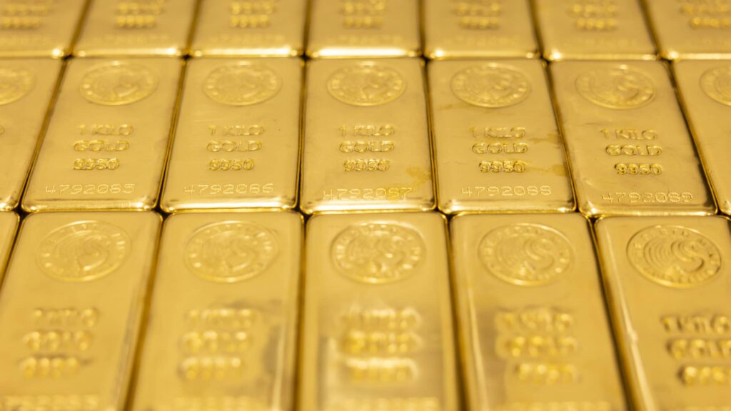 Wall Street banks say they will buy gold as metal prices recover on Monday
