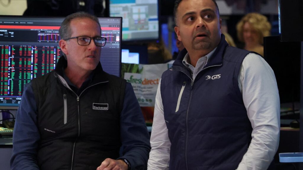 U.S. market shakes due to concerns about private credit and possibility of attack on Iran