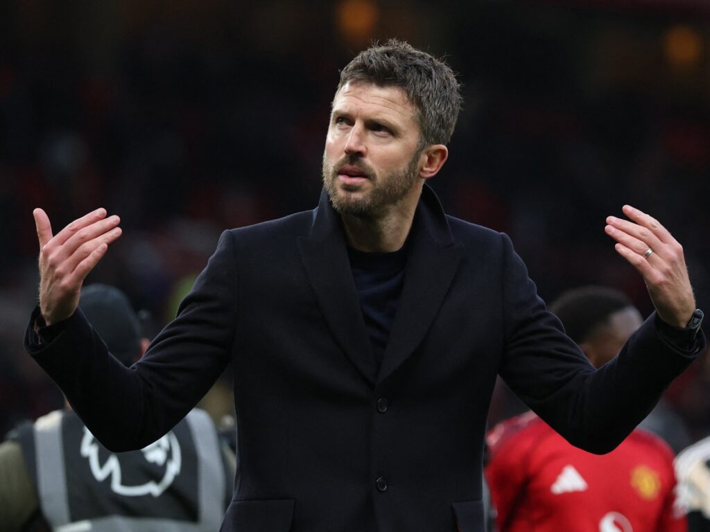 Manchester United attack late as Carrick makes perfect start in Fulham thriller | Soccer News