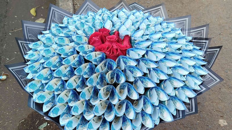 Kenyan lover could be jailed over banknote bouquet boom