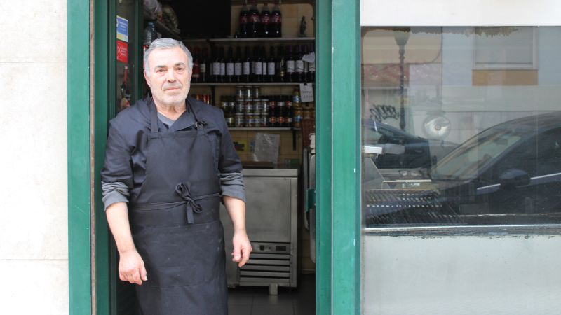 A hidden chicken restaurant where Chinese tourists travel thousands of miles to visit.
