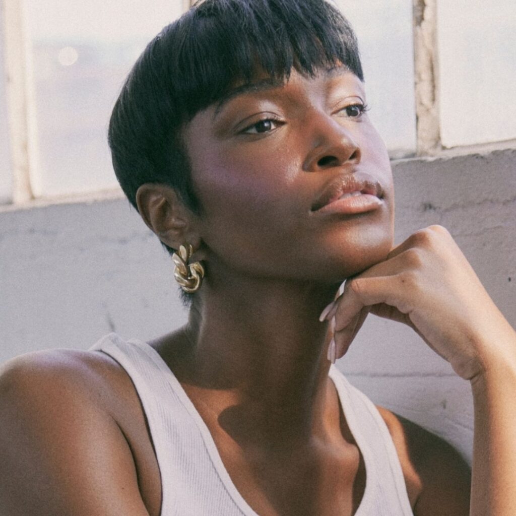 Rosy cheeks, pastel colored eyes, etc.