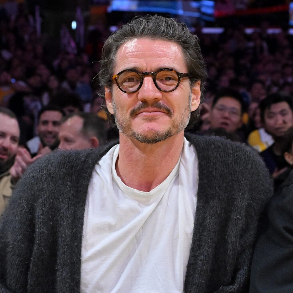 Pedro Pascal has no facial hair and red carpet look