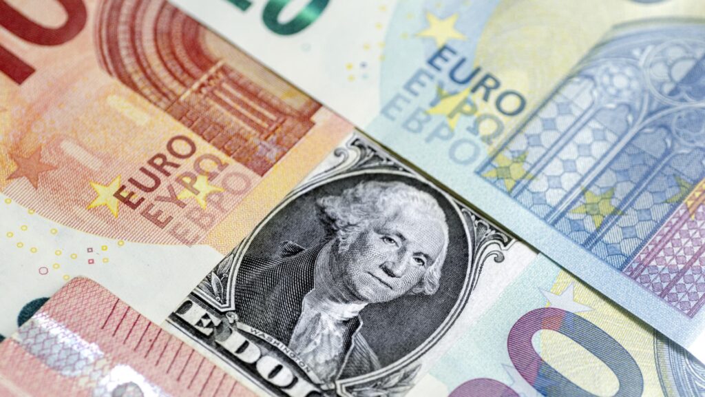 Dollar strengthens due to failure in Iran negotiations, HSBC supports USD depreciation