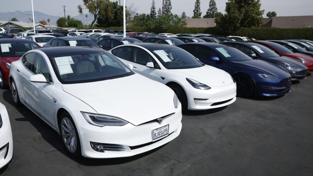 Tesla will plummet in 2026. JP Morgan expects stock price to fall another 60%