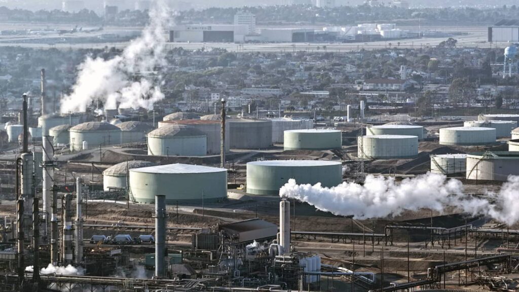 WTI and Brent as markets weigh Hormuz blockade vs diplomacy