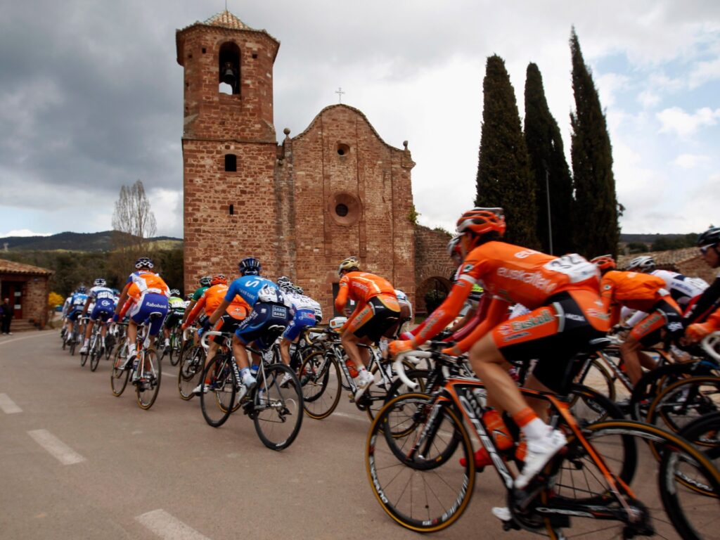 Spain’s Guardemo remains in critical condition in ICU two weeks after collision between bicycle and car | Cycling News