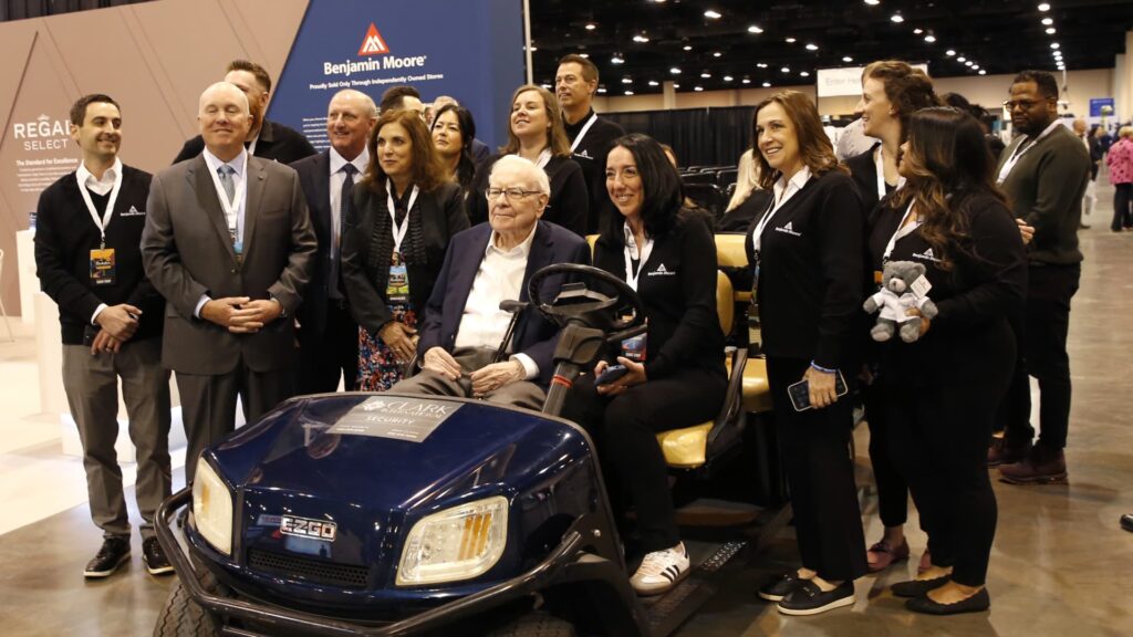 Berkshire Hathaway’s long-standing dominance over the S&P 500 shows signs of weakening