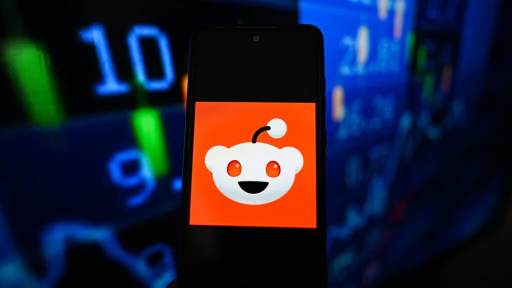 Reddit stock drops after Meta launches forum app
