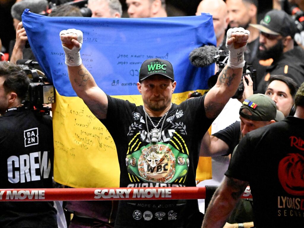 Usyk avoids shocking defeat with 11th round stoppage of Verhoeven | Boxing News