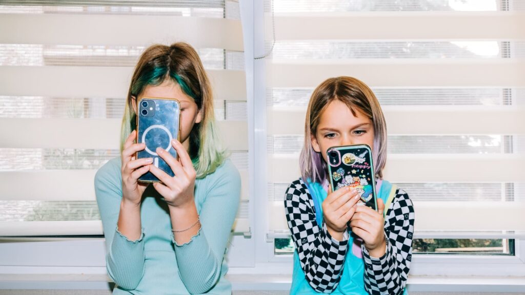 57% of children aged 9 to 17 who use AI receive physical advice from AI. Why does it matter?