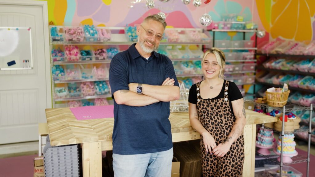 A 32-year-old woman quit her job as a teacher and started a figurine toy business with her father, making $428,000.