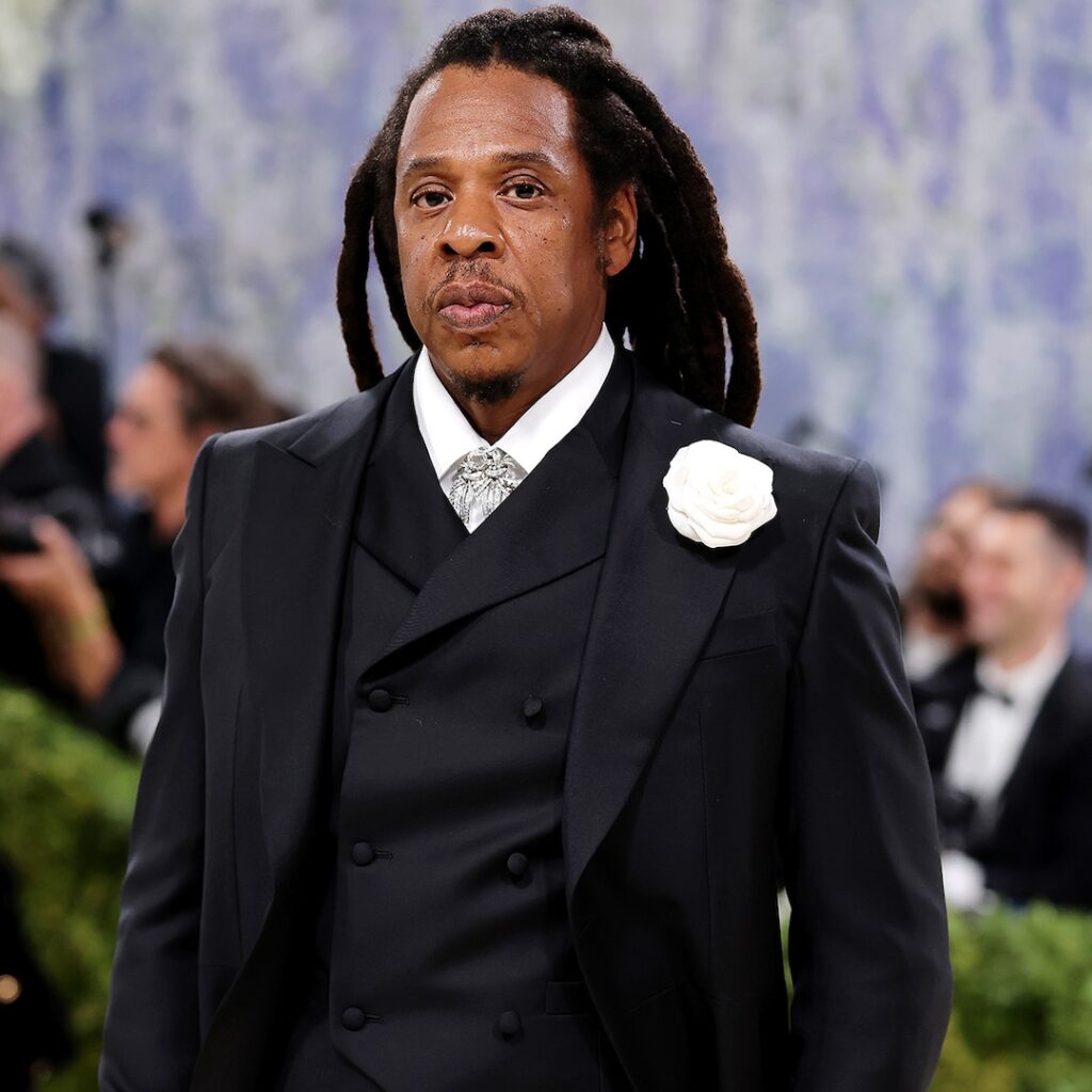Jay-Z shows off Afro hair transformation for Knicks vs. Spurs Game 3