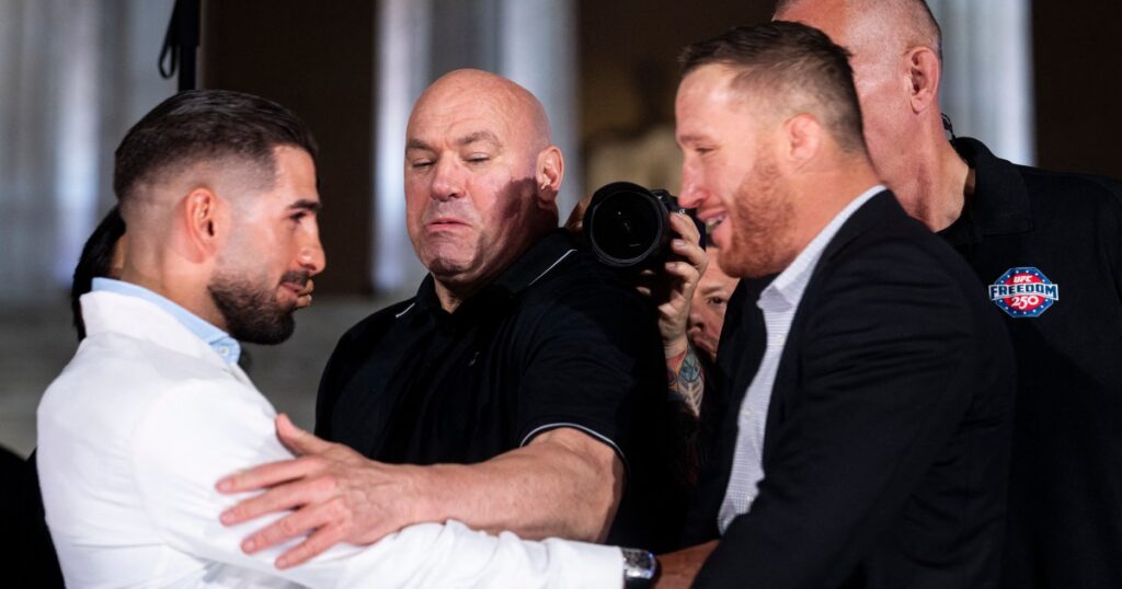 Topuria shoves Gaethje at the Lincoln Memorial ahead of UFC event at the White House | Mixed Martial Arts News