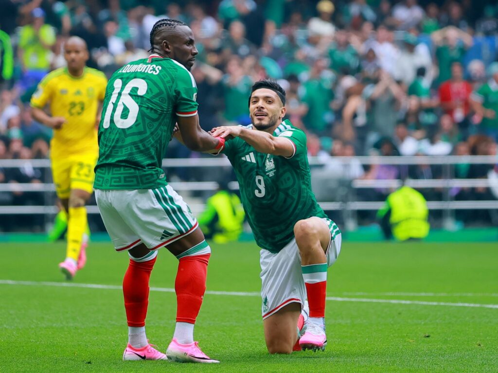 Who are Mexico World Cup goalscorers Julian Quiñones and Raul Jimenez? | 2026 World Cup