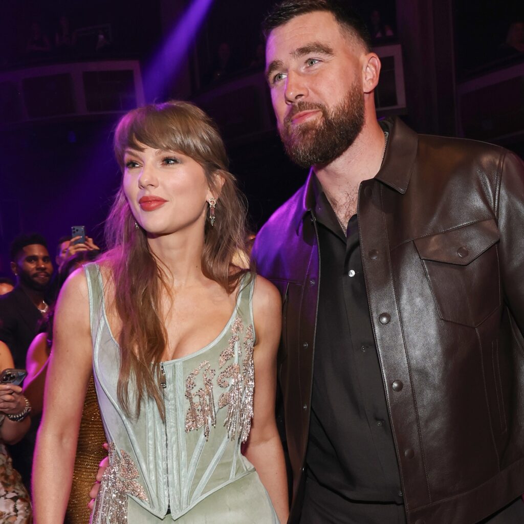 Taylor Swift, Travis Kelsey perform rock duet with guests at rehearsal dinner