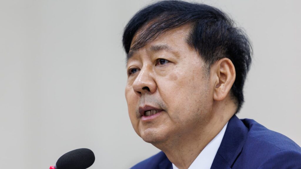 South Korean leveraged ETF investors fear huge losses as semiconductor stocks plummet, minister apologizes