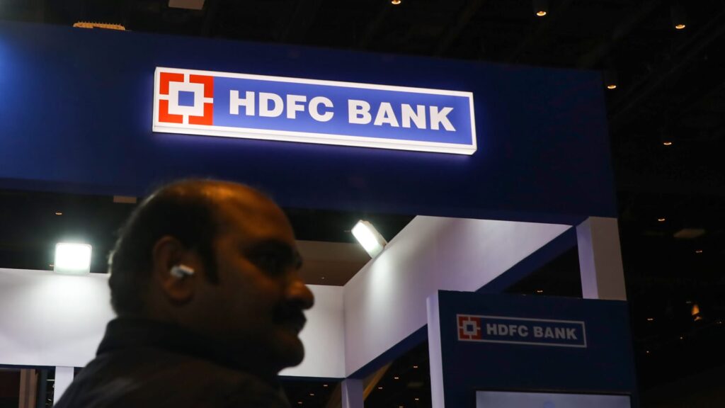 Stock prices of major Indian private banks fall 5% due to weak profits