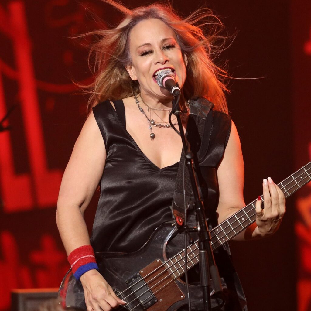 L7 bassist Jennifer Finch dies after battling brain cancer