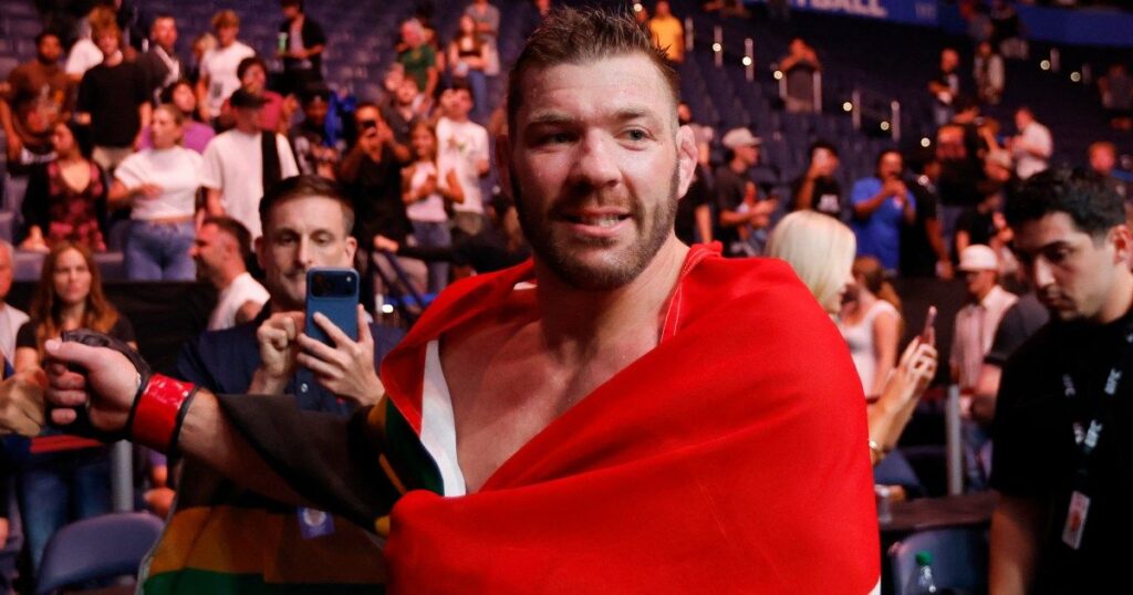 Du Plessis returns to UFC with dominant decision win over Usman | Mixed Martial Arts News