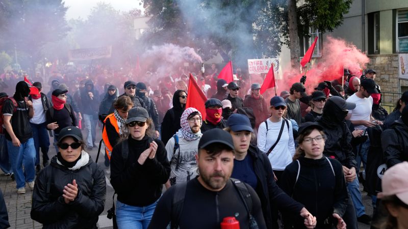 Protesters and police clash as far-right party Alternative for Germany elects leader